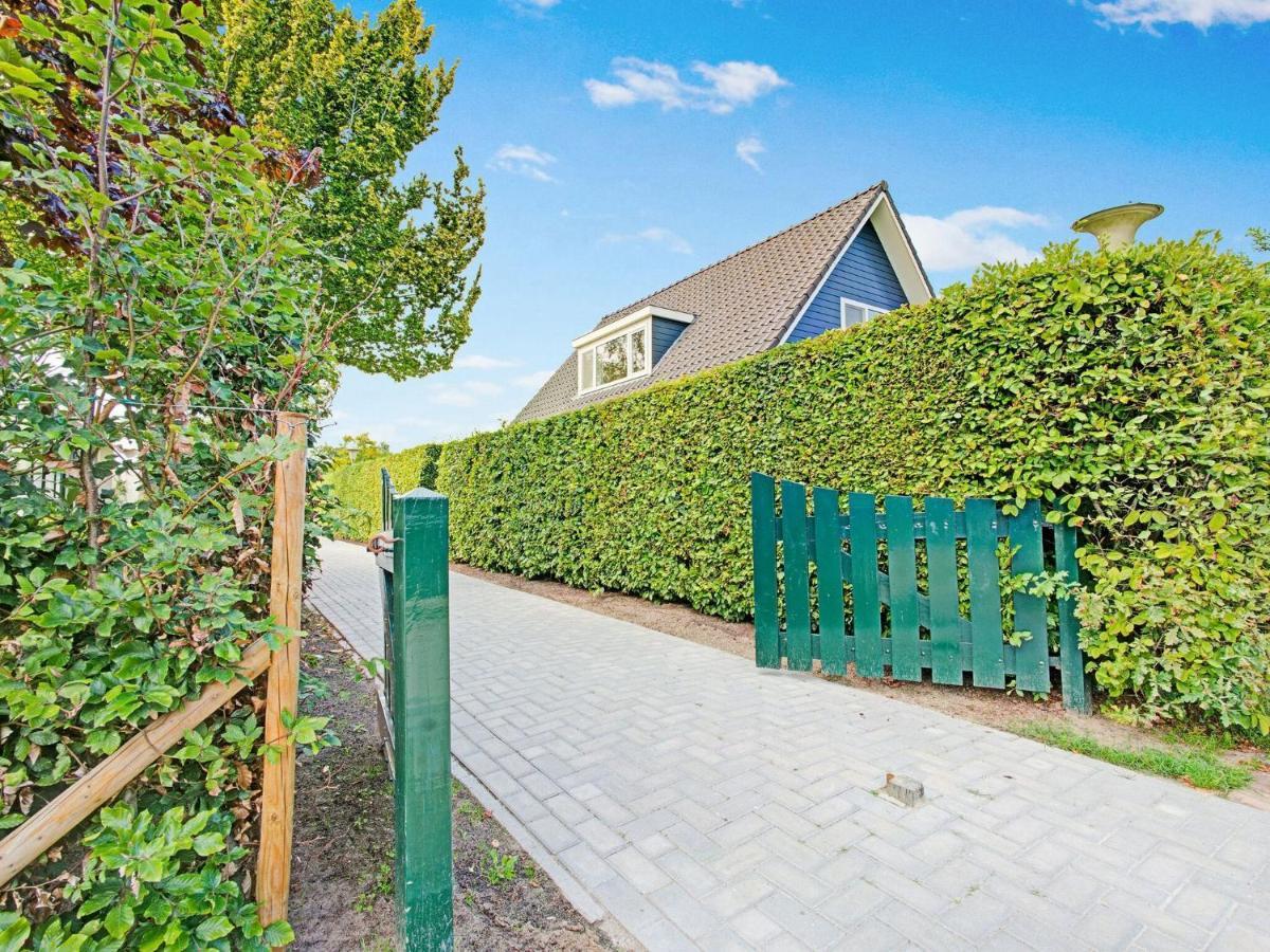 Waterfront With Jetty Holiday home