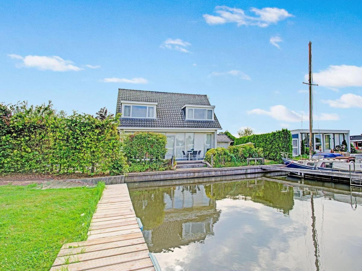 Holiday home Waterfront With Jetty Boornzwaag over de Wielen
