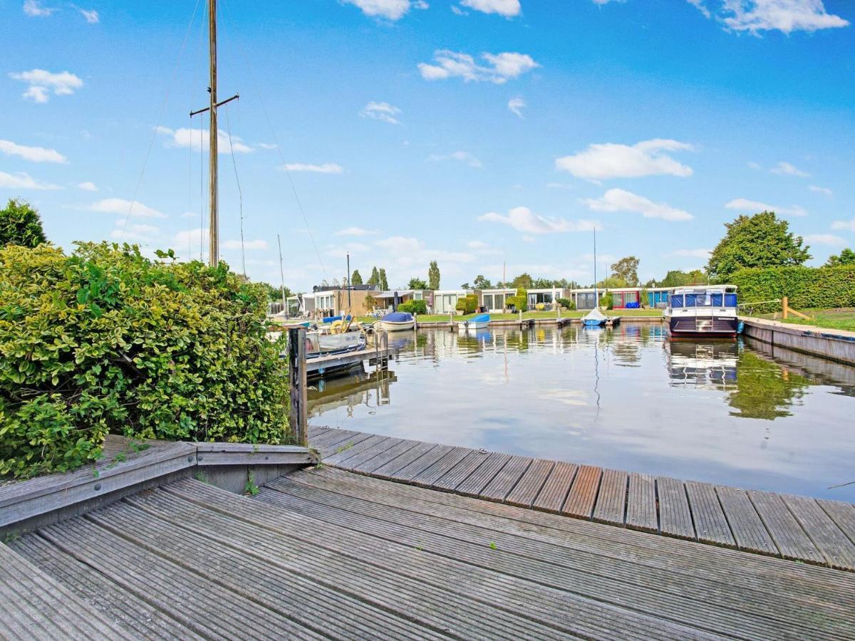 Waterfront With Jetty * Boornzwaag over de Wielen