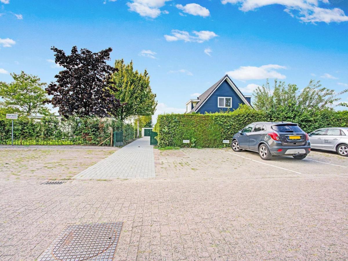 Holiday home Waterfront With Jetty Boornzwaag over de Wielen